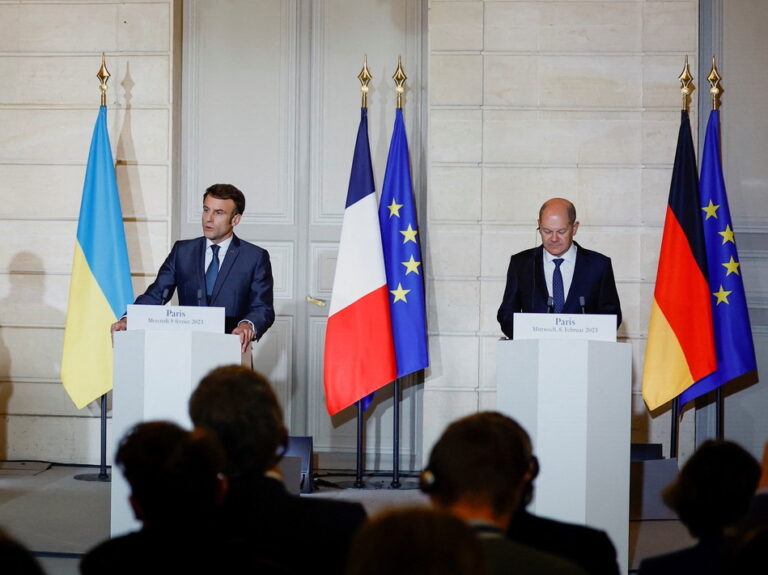 epa10455748 French President Emmanuel Macron (C) speaks during a joint statement with Ukraine's President Volodymyr Zelensky (L) and German Chancellor Olaf Scholz (R) at the Elysee Palace in Paris, France, 08 February 2023. EPA/SARAH MEYSSONNIER / POOL MAXPPP OUT
