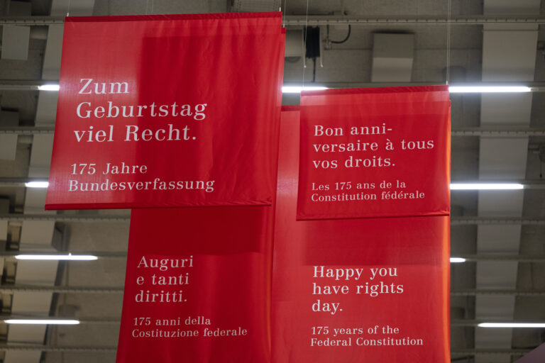 Flaggen mit dem Titel der Ausstellung haengen im Treppenaufgang des Landesmuseum Zuerich, fotografiert am Mittwoch, 15. Februar 2023 waehrend dem Aufbau der Ausstellung Zum Geburtstag viel Recht: 175 Jahre Bundesverfassung (17.03. - 16.07.2023). (KEYSTONE/Christian Beutler)