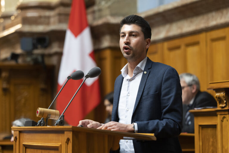 Fabian Molina, SP-ZH, spricht im Nationalrat, waehrend der Fruehlingssession der Eidgenoessischen Raete, am Montag, 27. Februar 2023, in Bern. (KEYSTONE/Peter Klaunzer)