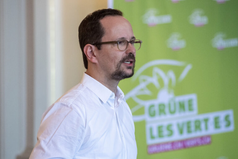 Der Parteipraesident der Gruenen Schweiz, Balthasar Glaettli, anlaesslich der Delegiertenversammlung der Gruenen Partei Schweiz im Stadttheater von Olten am Samstag, 25. Maerz 2023. (KEYSTONE/Urs Flueeler).