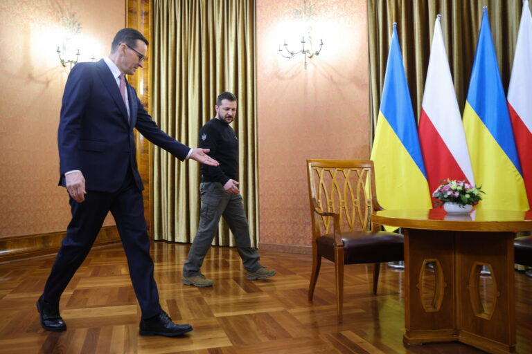 epa10559906 Polish Prime Minister Mateusz Morawiecki (L) and Ukrainian President Volodymyr Zelenski (R) during a welcome ceremony before a meeting in the Chancellary in Warsaw, Poland, 05 April 2023. This is Zelensky's first official visit to Poland since Russia's invasion of Ukraine. Bilateral relations and cooperations will top the agenda during the presidents' meeting. EPA/Rafal Guz POLAND OUT