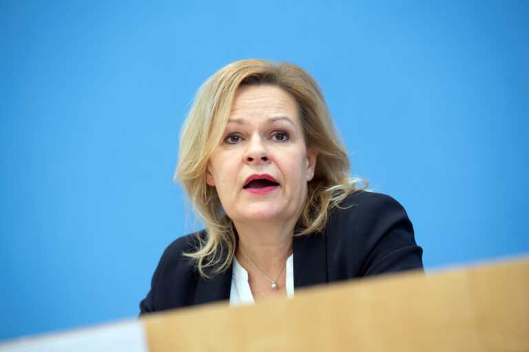 ARCHIV - 30.03.2023, Berlin: Bundesinnenministerin Nancy Faeser (SPD) stellt in der Bundespressekonferenz die Kriminalstatistik für das vergangene Jahr vor. (zu dpa: 