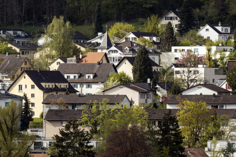 Zürichs Zuwanderung explodiert: Bei Wohnungsbesichtigungen bilden sich bis zu 150 Meter lange Schlangen. Die Mietpreise steigen. Die Migration ist mitschuldig