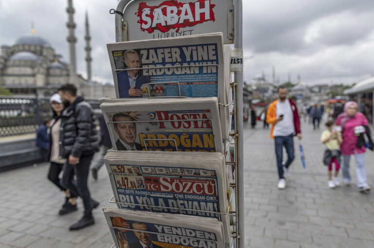 epa10661876 Newspapers for sale at a newsstand the day after the second round of presidential elections, in Istanbul, Turkey, 29 May 2023. Turkish President Recep Tayyip Erdogan won Turkey's presidential run-off on 28 May and was re-elected president, according to Turkey's Supreme Election Council. EPA/ERDEM SAHIN