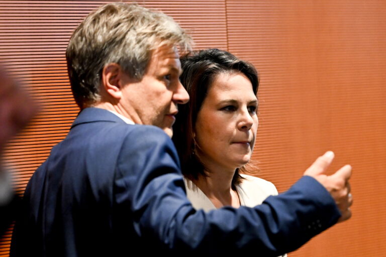 epa10692773 German Minister for Economy and Climate Action, Robert Habeck (L) and German Foreign Minister Annalena Baerbock (R) talk during a meeting of heads of government of the federal states and the German Chancellor at the chancellery in Berlin, Germany, 15 June 2023. The Federal Chancellor and the heads of government of the federal states are expected to discuss current issues including on refugee matters. EPA/FILIP SINGER