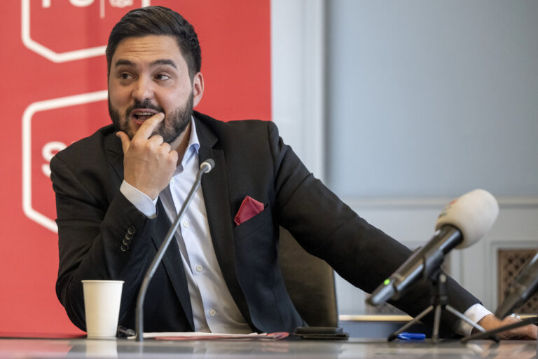 Cedric Wermuth, Co-Praesident der SP Schweiz und Nationalrat/AG, anlaesslich eines Point de Presse, zur Ankuendigung und Ruecktritt von Bundespraesident Alain Berset, am Mittwoch 21. Juni 2023, in Bern. (KEYSTONE /Marcel Bieri)