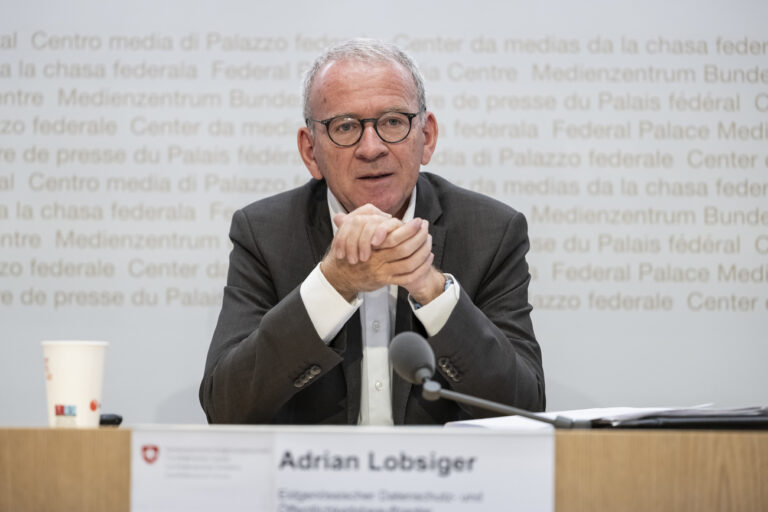 Adrian Lobsiger, Eidgenoessischer Datenschutz- und Oeffentlichkeitsbeauftragter, kommentiert den 30. Taetigkeitsbericht 2022/23 des EDOeB, am Dienstag, 27. Juni 2023 in Bern. (KEYSTONE/Alessandro della Valle)