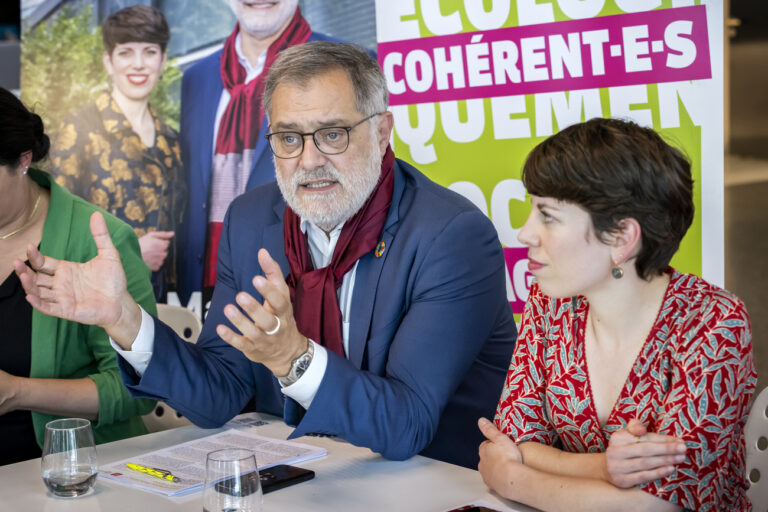 Carlo Sommaruga, personnalite politique suisse, depute au Conseil des Etats suisse, membre du Parti socialiste et Lisa Mazzone, personnalite politique suisse, conseillere aux Etats, membre des verts durant la conference de presse qui a eu lieu, ce mardi 27 juin 2023, au MEG ( Musee d Ethnographie ) pour annoncer le lancement de campagne au Conseil des Etats. A l instar des dernieres elections federales, le Parti socialiste et les Vert-e-s sont une nouvelle fois allies dans la campagne au Conseil des Etats en presentant leurs deux representant-e-s dans cette chambre, Lisa Mazzone et Carlo Sommaruga, aux elections de l automne prochain. (KEYSTONE/Magali Girardin)