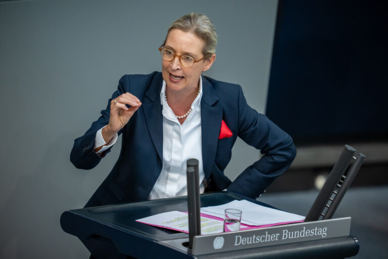 07.07.2023, Berlin: Alice Weidel, Fraktionsvorsitzende der AfD, spricht in der letzten Sitzung vor der Sommerpause im Bundestag. Foto: Michael Kappeler/dpa +++ dpa-Bildfunk +++ (KEYSTONE/DPA/Michael Kappeler)