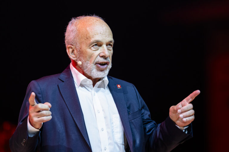 Alt-Bundesrat Ueli Maurer spricht am Wahlauftakt Anlass der SVP Schweiz in der Swiss Life Arena, am Samstag, 26. August 2023 in Zuerich. (KEYSTONE/Michael Buholzer)