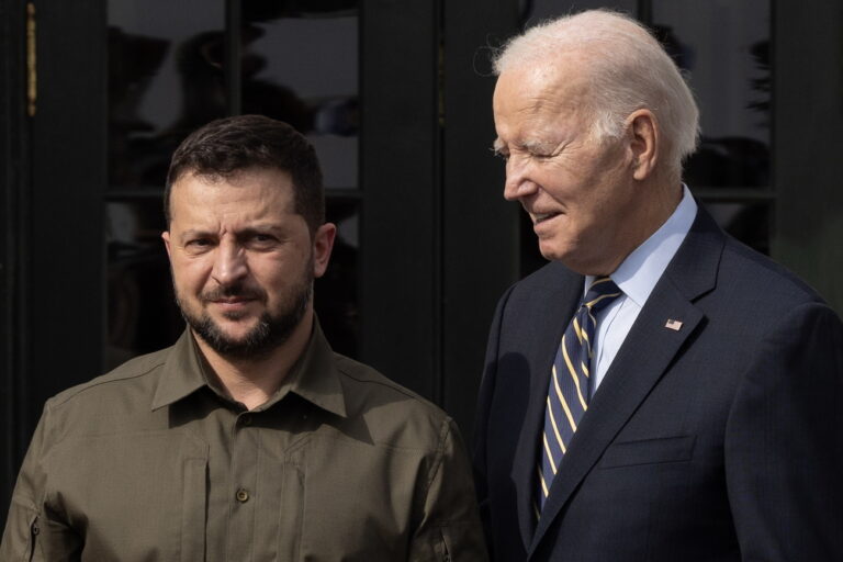 epa10875492 US President Joe Biden (R) greets Ukrainian President Volodymyr Zelensky (L) at the South Lawn of the White House in Washington, DC, USA, 21 September 2023. Ukrainian President Volodymyr Zelensky is in Washington meeting with members of Congress at the US Capitol, the Pentagon and US President Joe Biden at the White House to make a case for further military aid. EPA/MICHAEL REYNOLDS