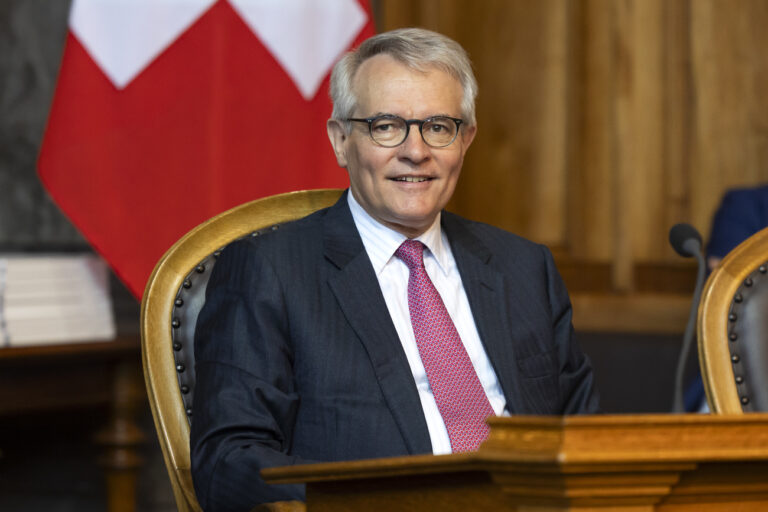 Der abtretende Staenderat Thomas Hefti, FDP-GL, bei seiner Verabschiedung am letzten Tag der Legislatur, waehrend der Herbstsession der Eidgenoessischen Raete, am Freitag, 29. September 2023, in Bern. (KEYSTONE/Peter Klaunzer)