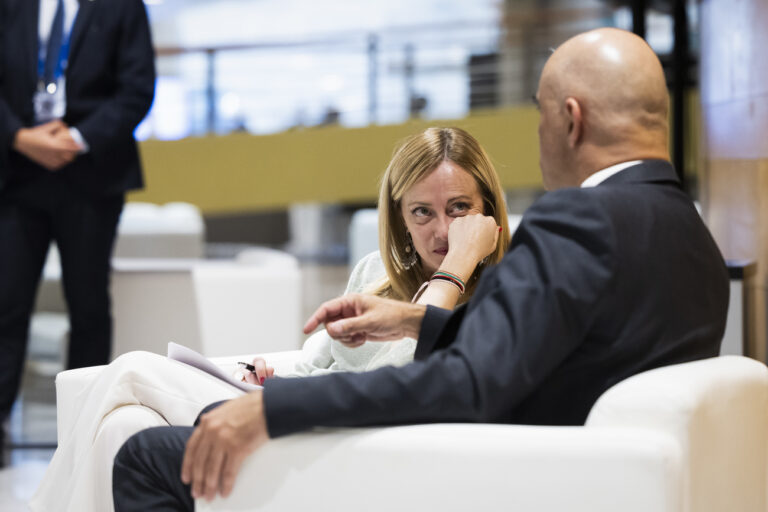 Swiss Federal President Alain Berset, front, talks to Italy's Prime Minister Giorgia Meloni, during a bilateral meeting at the European Political Community (EPC) Summit at the Congress Hall in Granada, Spain, Thursday, October 5, 2023. (KEYSTONE/Peter Klaunzer)