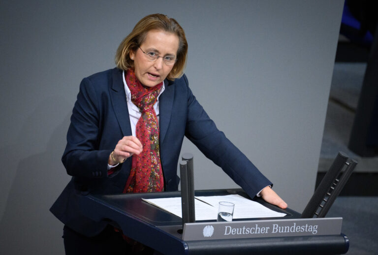 09.11.2023, Berlin: Beatrix von Storch (AfD) spricht in der Plenarsitzung im Deutschen Bundestag. Die Hauptthemen der 134. Sitzung der 20. Legislaturperiode sind eine Debatte über den Schutz jüdischen Lebens in Deutschland, die Einführung der Kindergrundsicherung, Digitalisierung im Gesundheitswesen und die geplante Änderung des Bundeswahlgesetzes. Foto: Bernd von Jutrczenka/dpa +++ dpa-Bildfunk +++ (KEYSTONE/DPA/Bernd von Jutrczenka)