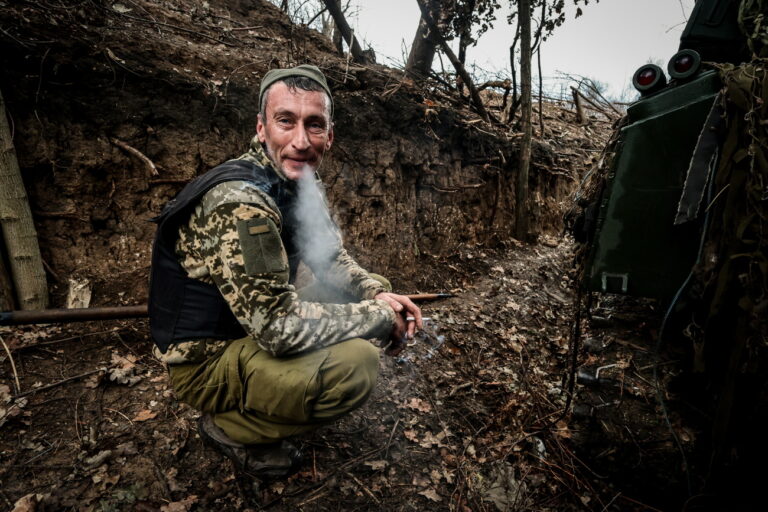 epa10978493 A Ukrainian serviceman of the 65th mechanized brigade smoke on position of a Soviet-made 2s1 Gvozdyka 120mm howitzer in the Zaporizhia region, Ukraine, 15 November 2023, amid the Russian invasion. Russian troops entered Ukrainian territory in February 2022, starting a conflict that has provoked destruction and a humanitarian crisis. EPA/Kateryna Klochko