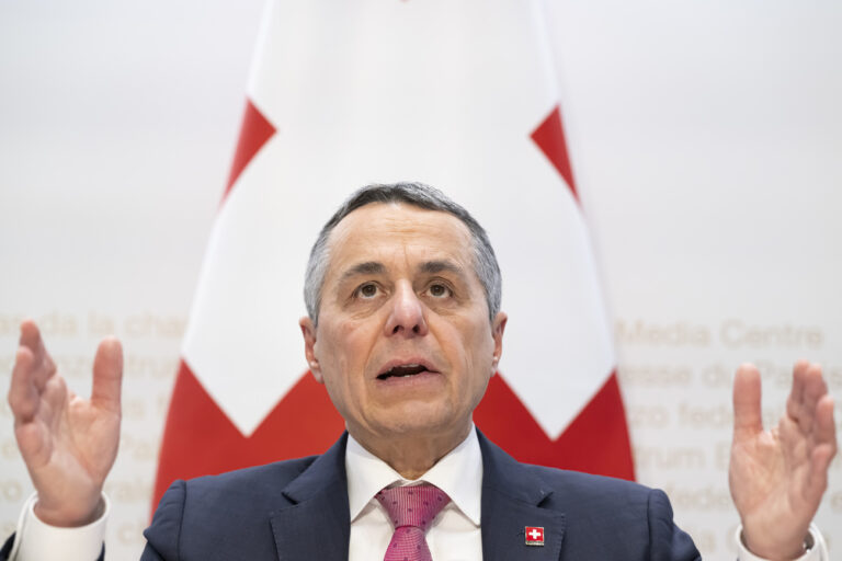 Bundesrat Ignazio Cassis, spricht an einer Medienkonferenz ueber das Verhandlungsmandat mit der Europaeischen Union, am Freitag, 15. Dezember 2023, im Medienzentrum Bundeshaus in Bern.(KEYSTONE/Anthony Anex)