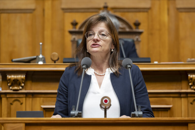 Priska Wismer-Felder, Mitte-LU, spricht waehrend der Wintersession der Eidgenoessischen Raete, am Mittwoch, 20. Dezember 2023 im Nationalrat in Bern. (KEYSTONE/Anthony Anex)