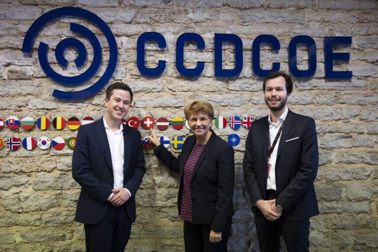 Swiss Federal President Viola Amherd, center, poses with Jonas Graf, left, and William Philippe BLonay, right, both Swiss Science and Research staff members of CCDCoE, during a visit at the NATO Cooperative Cyber Defence Centre of Excellence CCDCoE in Tallinn, Estonia, Monday, February 5, 2024. The Swiss Federal President Viola Amherd is on a 4 days visit to Estonia and Norway. (KEYSTONE/Peter Klaunzer)