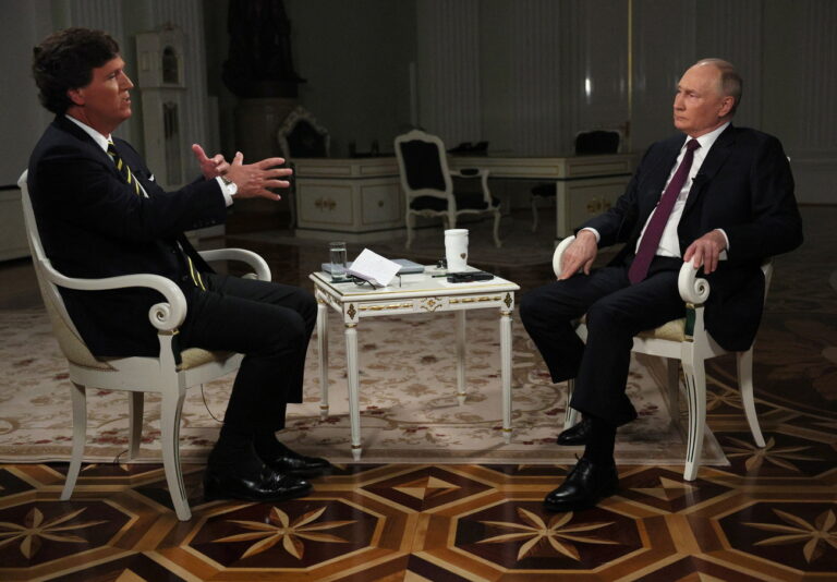 epa11138491 Russian President Vladimir Putin (R) attends an interview with US journalist Tucker Carlson at the Kremlin in Moscow, Russia, 09 February 2024. EPA/GAVRIIL GRIGOROV/SPUTNIK/KREMLIN POOL MANDATORY CREDIT