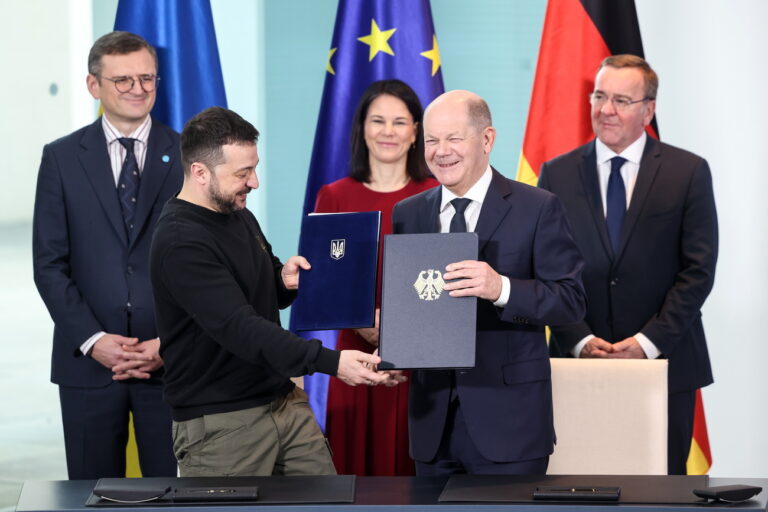 epa11157553 German Chancellor Olaf Scholz (front, R) and Ukraine's President Volodymyr Zelensky (front, L) pose after signing a 'Bilateral agreement on security commitments and long-term support' as German Foreign Minister Annalena Baerbock (back, C), Ukrainian Foreign Minister Dmytro Kuleba (back, L) and German Defense Minister Boris Pistorius (back, R) look on during a meeting at the German Chancellery building during Zelensky's visit to Berlin, Germany, 16 February 2024. EPA/CLEMENS BILAN