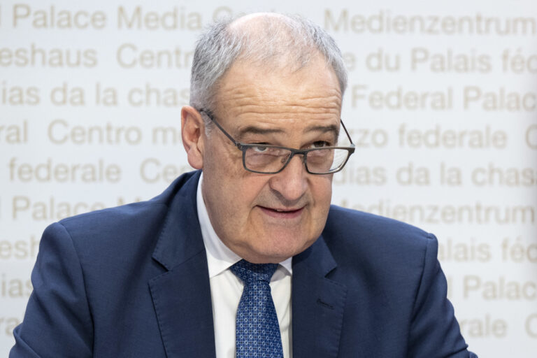 Bundesrat Guy Parmelin spricht an einer Medienkonferenz zur Foerderung von Bildung, Forschung und Innovation in den Jahren 2025-2028, am Freitag, 8. Maerz 2024, in Bern. (KEYSTONE/Peter Schneider)