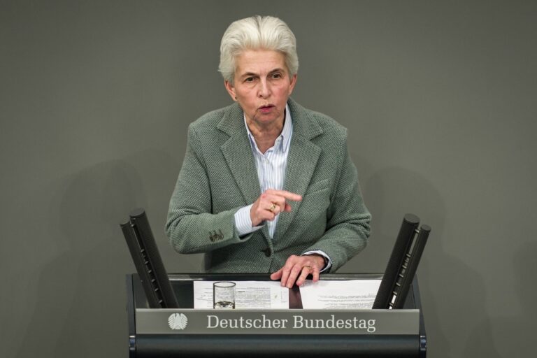 13.03.2024, Berlin: Marie-Agnes Strack-Zimmermann (FDP) spricht in einer Debatte der Aktuelle Stunde zum 