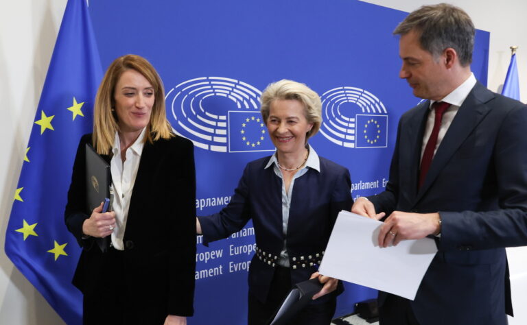 epa11270782 Belgian Prime Minister Alexander De Croo (R), European Parliament President Roberta Metsola (L), and European Commission President Ursula von der Leyen give a joint statement following the adoption of the Migration and Asylum package during a plenary session at the European Parliament in Brussels, Belgium, 10 April 2024. The European Parliament approved a reform of EU asylum law. Members of European Parliament voted to speed up asylum procedures and facilitate deportations. EPA/OLIVIER HOSLET