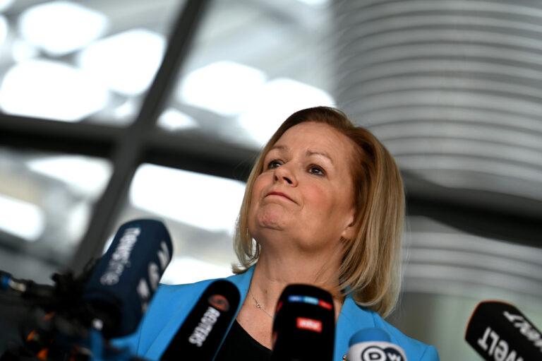 23.04.2024, Berlin: Bundesinnenministerin Nancy Faeser (SPD), spricht bei einem Pressestatement im Bundestag. Foto: Jessica Lichetzki/dpa +++ dpa-Bildfunk +++ (KEYSTONE/DPA/Jessica Lichetzki)