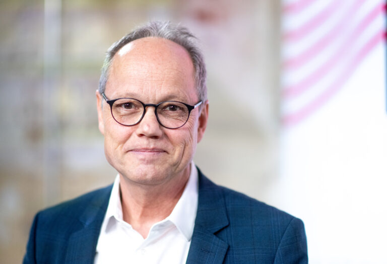 ARCHIV - 17.04.2024, Sachsen, Leipzig: Kai Gniffke, Intendant des SWR und Vorsitzender der ARD, auf den Medientagen Mitteldeutschland in Leipzig. (zu dpa: «ARD und ZDF: Mediatheken technisch aus einem Guss») Foto: Hendrik Schmidt/dpa +++ dpa-Bildfunk +++ (KEYSTONE/DPA/Hendrik Schmidt)