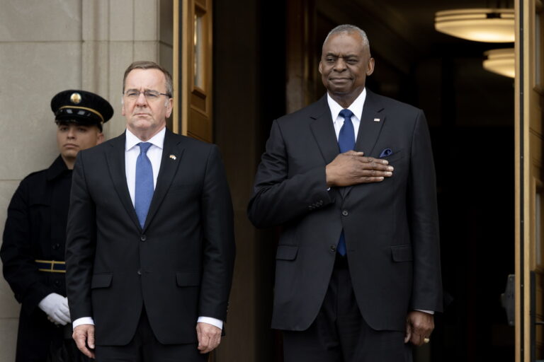 epa11329359 US Secretary of Defense Lloyd Austin (R) and German Defense Minister Boris Pistorius (L) stand while an army band plays the US national anthem at the Pentagon, in Arlington, Virginia, USA, 09 May 2024. EPA/MICHAEL REYNOLDS