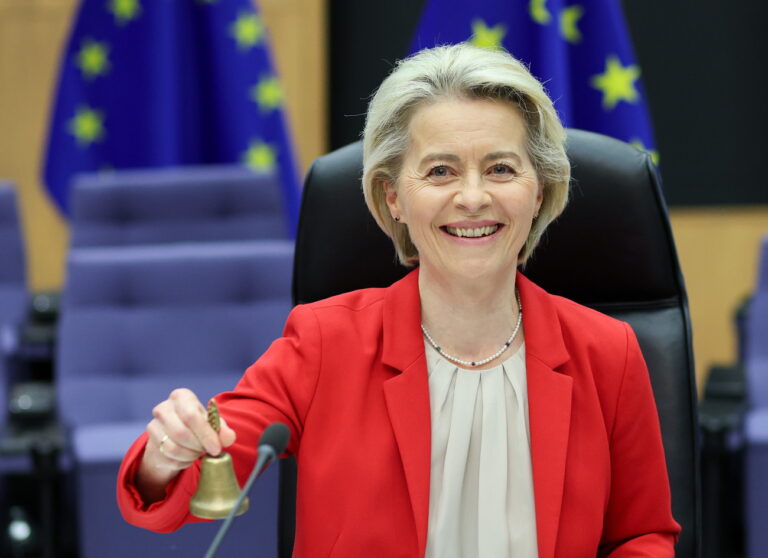 epa11359423 European Commission President Ursula von der Leyen at the start of the European weekly Commission college meeting in Brussels, Belgium, 22 May 2024. Later in the day the EU commission will present the state of play of the EU Health Union. EPA/OLIVIER HOSLET