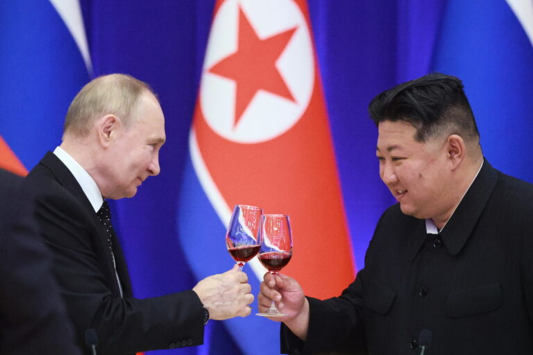 epa11424004 Russian President Vladimir Putin (L) and North Korean leader Kim Jong Un make a toast during a state reception on behalf of DPRK leader Kim Jong-un in honor of Vladimir Putin at the Reception House 'Monnangwan' in Pyongyang, North Korea,19 June 2024. Russian President Vladimir Putin is on his two days official visit to North Korea. EPA/VLADIMIR SMIRNOV / SPUTNIK / KREMLIN POOL MANDATORY CREDIT