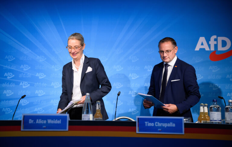 02.09.2024, Berlin: Alice Weidel (l) und Tino Chrupalla, die Bundesvorsitzenden der AfD, äußern sich bei einer Pressekonferenz in der AfD-Bundesgeschäftsstelle zu den Ergebnissen der Landtagswahlen in Sachsen und Thüringen. Foto: Bernd von Jutrczenka/dpa +++ dpa-Bildfunk +++ (KEYSTONE/DPA/Bernd von Jutrczenka)