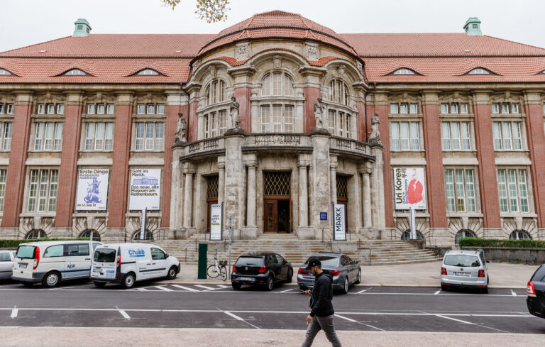 ARCHIV - 11.09.2018, Hamburg: Blick auf das ehemalige Völkerkundemuseum, das jetzt Museum am Rothenbaum Kulturen und Künste der Welt (MARKK) heißt. (zu dpa: «Literatur und Kolonialgeschichte - die Schau «Pippis Papa»») Foto: Markus Scholz/dpa +++ dpa-Bildfunk +++ (KEYSTONE/DPA/Markus Scholz)