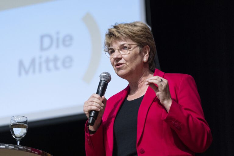 Viola Amherd, Bundespraesidentin, spricht ueber Ihre Praesialjahr, anlaesslich der Delegiertenversammlung der Mitte Partei Schweiz vom Samstag, 7. September 2024 in Wettingen. (KEYSTONE/Gaetan Bally)