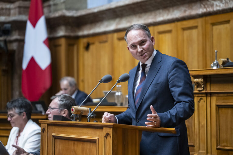 Freisinnige Rauchpetarde: FDP-Nationalrat Simon Michels Gegenvorschlag für SVP-Initiative gegen eine «10-Millionen-Schweiz» ist untauglich