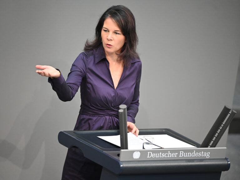 11.09.2024, Berlin: Annalena Baerbock (Bündnis 90/Die Grünen), Außenministerin, spricht in der Generaldebatte um den Haushalt 2025 im Bundestag. Foto: Philip Dulian/dpa +++ dpa-Bildfunk +++ (KEYSTONE/DPA/Philip Dulian)