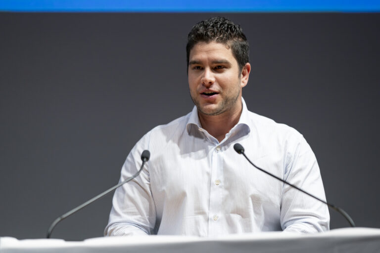 Matthias Mueller, Vizepraesident der FDP Kanton Zuerich spricht am Parteitag der FDP Kanton Zuerich, am Samstag, 14. September 2024 im Careum Auditorium in Zuerich. (KEYSTONE/Til Buergy)