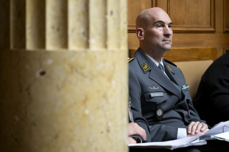 Thomas Suessli, Chef der Armee, verfolgt die Debatte, waehrend der Herbstsession der Eidgenoessischen Raete, am Donnerstag, 19. September 2024 im Nationalrat in Bern. (KEYSTONE/Anthony Anex)