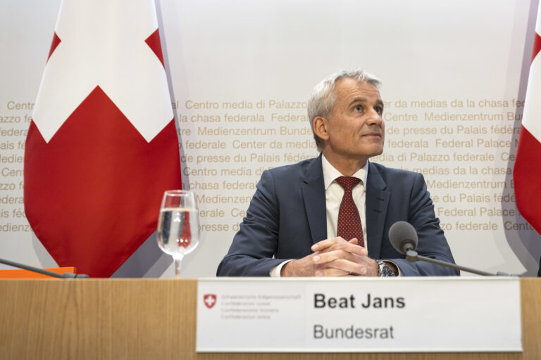 Bundesrat Beat Jans spricht an einer Medienkonferenz zur Teilrevision des Opferhilfegesetzes, am Mittwoch, 9. Oktober 2024, in Bern. (KEYSTONE/Peter Schneider)