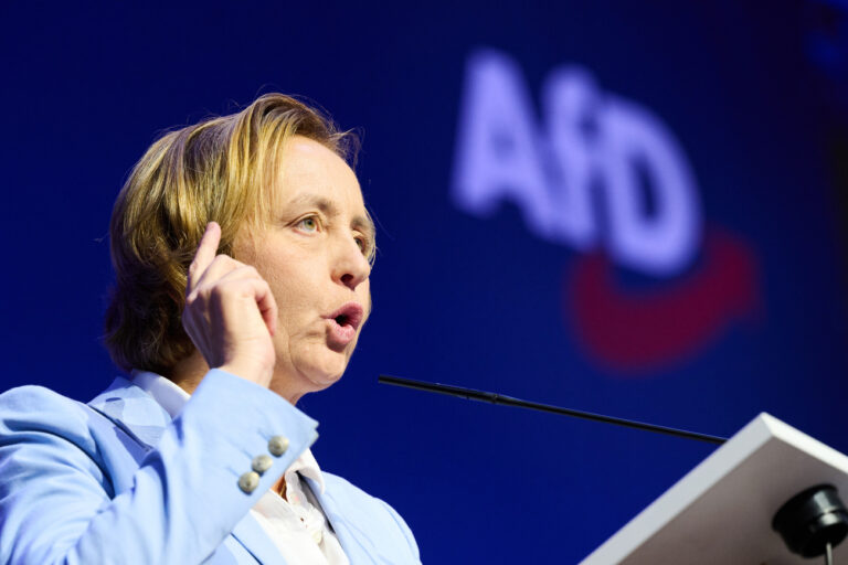 12.10.2024, Brandenburg, Jüterbog: Beatrix von Storch (AfD), spricht auf dem Landesparteitag der Berliner AfD. Im Zentrum des Parteitages steht die Aufstellung der Kandidatenliste für die Bundestagswahl 2025. Foto: Annette Riedl/dpa +++ dpa-Bildfunk +++ (KEYSTONE/DPA/Annette Riedl)