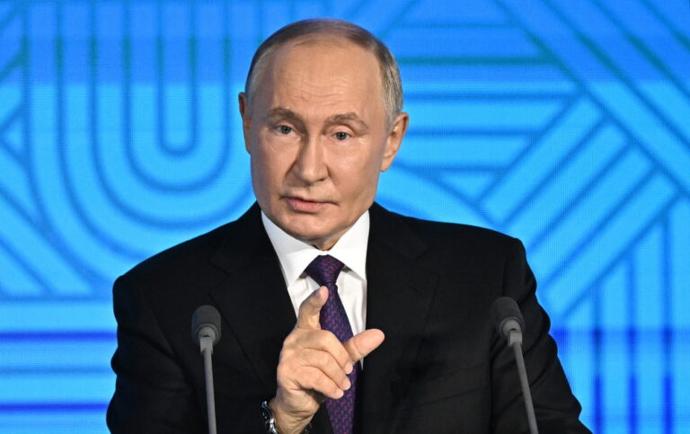 epa11666325 Russian President Vladimir Putin speaks during a plenary session of the BRICS Business Forum in Moscow, Russia, 18 October 2024. Russia will host leaders from 24 countries and delegations from 32 countries at the upcoming BRICS summit in Kazan, Russian presidential aide Yuri Ushakov said. The BRICS summit will take place from October 22 to 24 and is expected to be the largest foreign policy event ever held in Russia. EPA/SERGEY BOBYLEV / SPUTNIK / KREMLIN POOL MANDATORY CREDIT