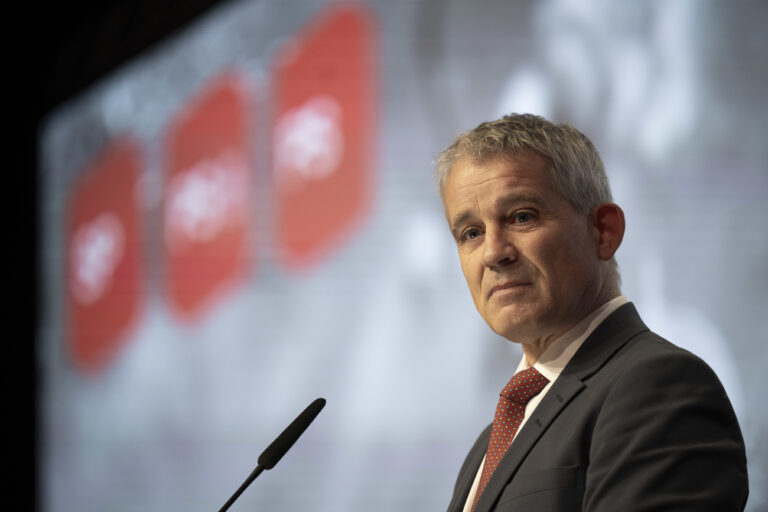 Bundesrat Beat Jans spricht am Parteitag der SP Schweiz, am Sonntag, 27. Oktober 2024, in Davos. (KEYSTONE/Gian Ehrenzeller)