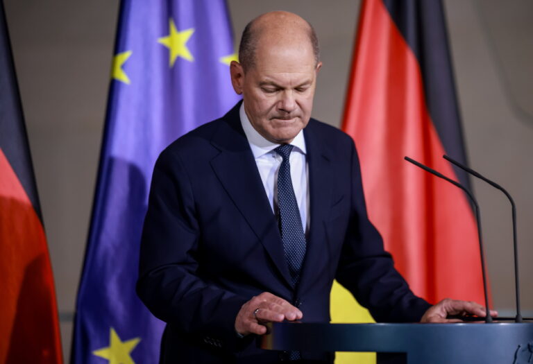 epa11706209 German Chancellor Olaf Scholz addresses a press conference at the Chancellery in Berlin, Germany, 06 November 2024. The German chancellor announced the dismissal of German Finance Minister Christian Lindner in the course of ongoing consultations between parts of the so-called traffic light coalition of SPD, Greens and FDP. EPA/CLEMENS BILAN