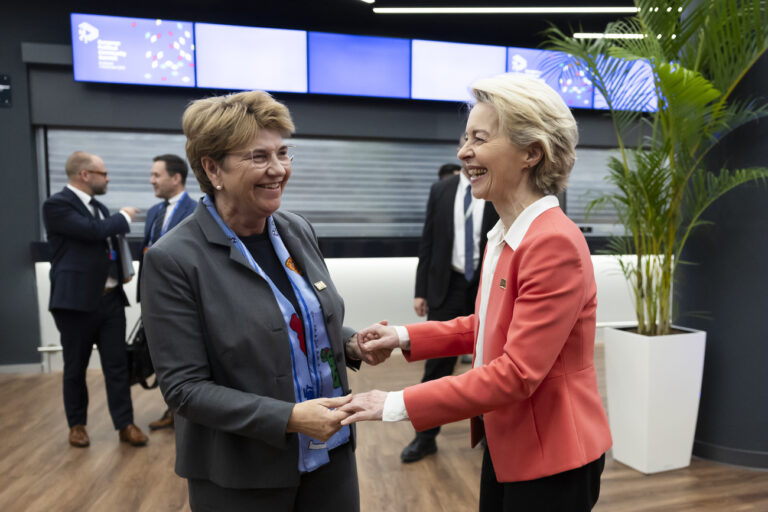 European Commission President Ursula von der Leyen, right, welcomes Swiss Federal President Viola Amherd, prior to a bilateral meeting at the European Political Community (EPC) Summit at the Puskas Arena in Budapest, Hungary, Thursday, November 7, 2024. (KEYSTONE/Peter Klaunzer)