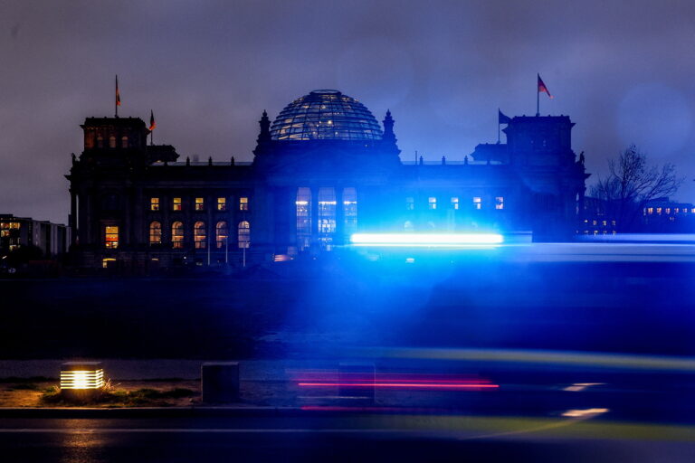 epa11716713 View of German parliament Bundestag in Berlin, Germany, 12 November 2024. German political parties have agreed to hold early elections on 23 February 2025, subject to the approval of the German President. EPA/FILIP SINGER