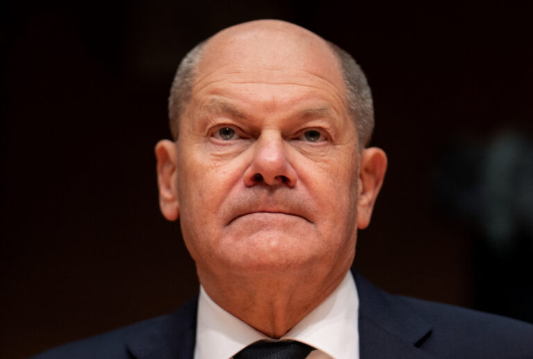 14.11.2024, Berlin: Bundeskanzler Olaf Scholz (SPD), kommt als Zeuge vor dem Afghanistan-Untersuchungsausschuss des Bundestages. Auf der Tagesordnung stand auch die Zeugenvernehmung von Ex-Verteidigungsministerin Kramp-Karrenbauer (CDU). Foto: Michael Kappeler/dpa +++ dpa-Bildfunk +++ (KEYSTONE/DPA/Michael Kappeler)