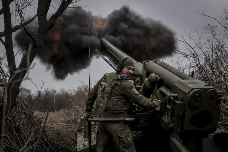 epa11728559 A handout photo made available by the press service of the 24th Mechanized Brigade of Ukrainian Armed Forces shows servicemen of the 24th Mechanized Brigade firing a 2S5 self-propelled 152mm howitzer towards Russian positions near Chasiv Yar in Donetsk region, Ukraine, 18 November 2024 (issued 19 November 2024) amid the Russian invasion. Russian troops entered Ukrainian territory on 24 February 2022, starting a conflict that has provoked destruction and a humanitarian crisis. (KEYSTONE/EPA/Press service of the 24th Mechanized Brigade)