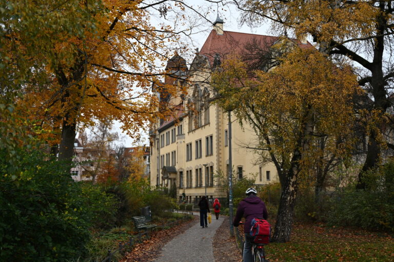 20.11.2024, Berlin: Die Friedrich-Bergius-Schule im Stadtteil Friedenau im Bezirk Tempelhof-Schöneberg. Mit einem dringenden Alarmbrief über höchst schwierige Zustände an ihrer Schule und fehlende Unterstützung vom Senat haben Berliner Lehrer um Hilfe gerufen. Foto: Leonie Asendorpf/dpa +++ dpa-Bildfunk +++ (KEYSTONE/DPA/Leonie Asendorpf)