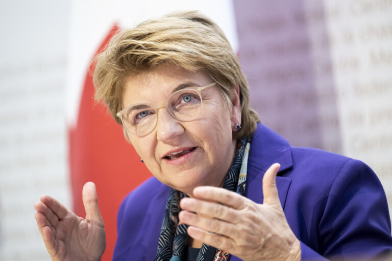 Bundespraesidentin Viola Amherd spricht an einer Medienkonferenz ueber zwei Themen 